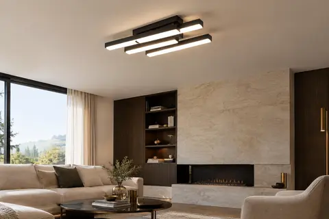 Plafonnier LED noir formé de trois rectangles lumineux décalés, installé dans un salon aux tons ivoire.